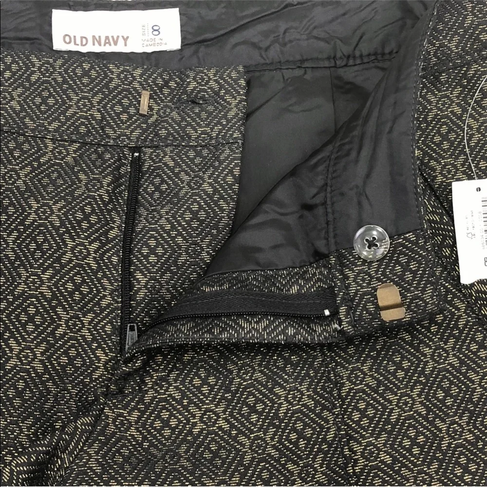 Old Navy low rise pocketed 3” inseam black with gold shorts